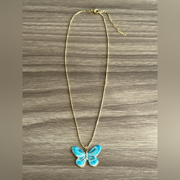 Butterfly Necklace Q700 - Picture 4 of 6